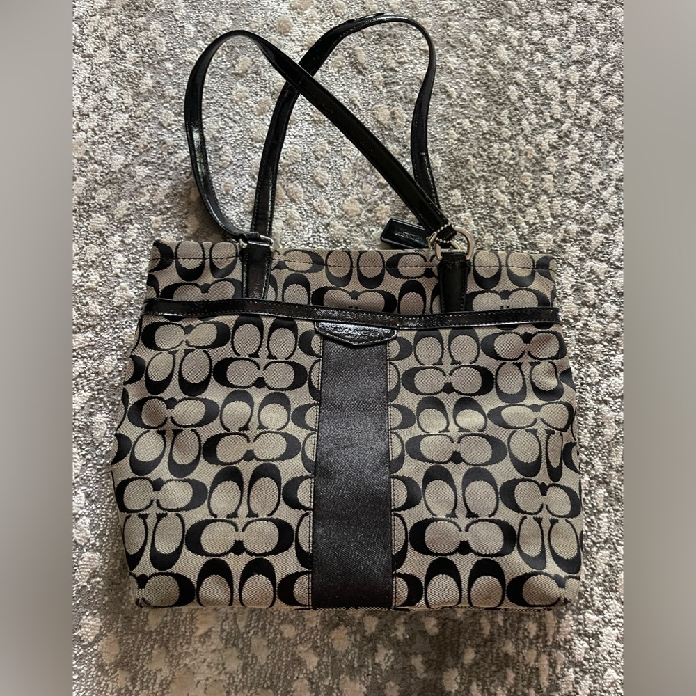 Authentic Coach logo pocketbook